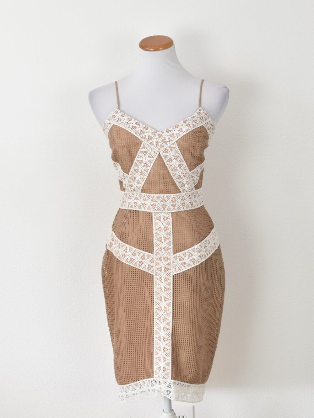 Adelyn Rae Laura Sheath Lace Colorblock Dress - S - Picture 1 of 10